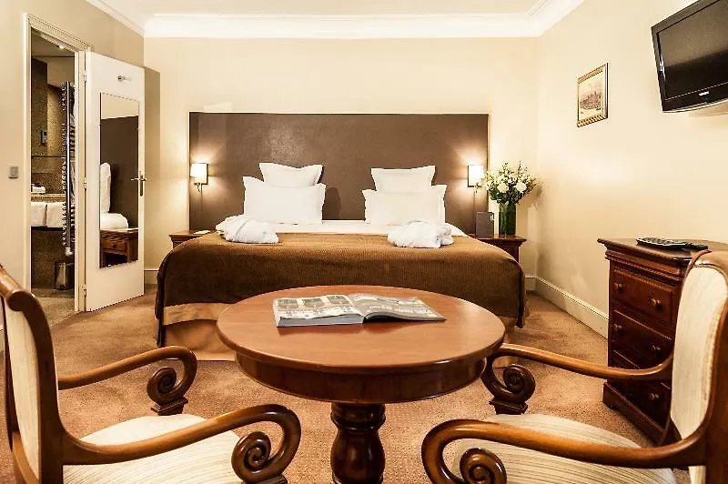 Saint James Albany Paris Hotel Spa 4*,  France